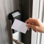 ung dung khoa the tu trong khach san